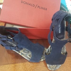 Suade sandal with snake pattern